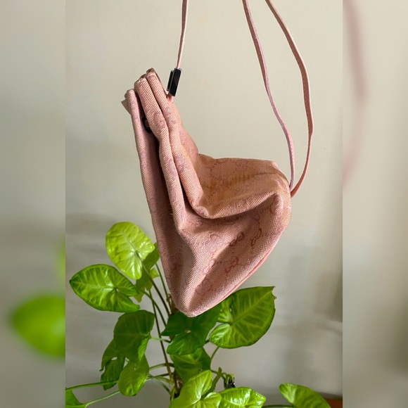 GUCCI drawstring mini bag - Picture 4 of 8